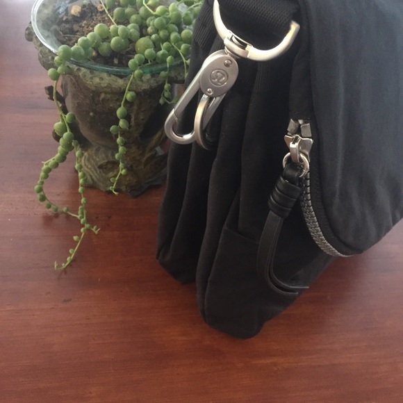 ❌SOLD❌🌵NWT lululemon party om bag - Picture 5 of 8